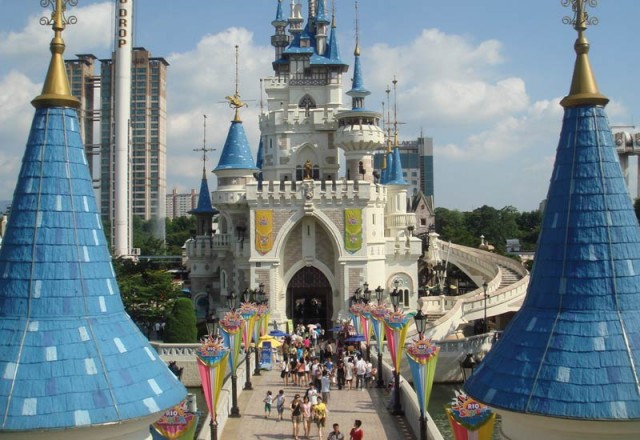 REVEALED: World's top 20 theme parks-3